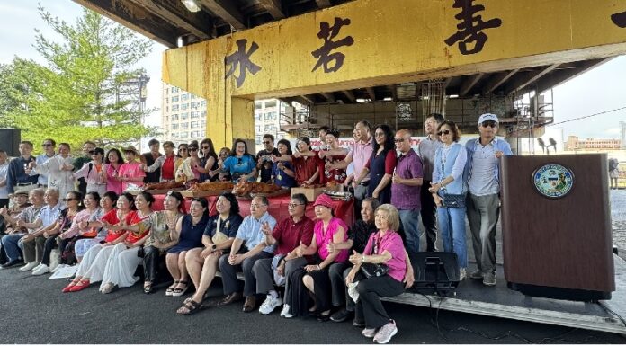 Mark Su Attends Chicago Chinatown Summer Picnic, Meets with Community Members